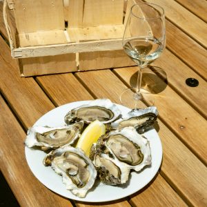 Dégustation d'huîtres et de vin près de l'Étang de Thau : visite de cave et ferme ostréicole - 3 heures d'expérience
