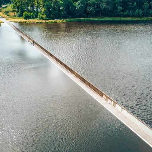 vélo à travers l'eau à Bokrijk