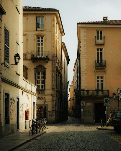 An elegant street in Turin, a quieter alternative to Florence