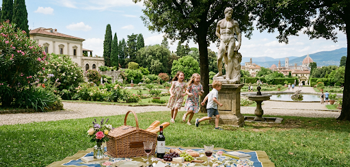 Pique-nique familial dans un jardin botanique à Florence avec Your Local Eye.
