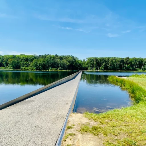 vélo à travers l'eau à Bokrijk